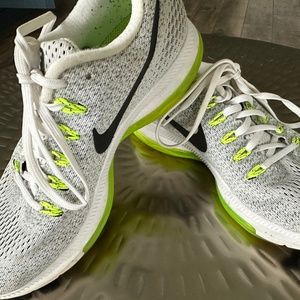 Nike Air Zoom All Out (Womens 7.5)